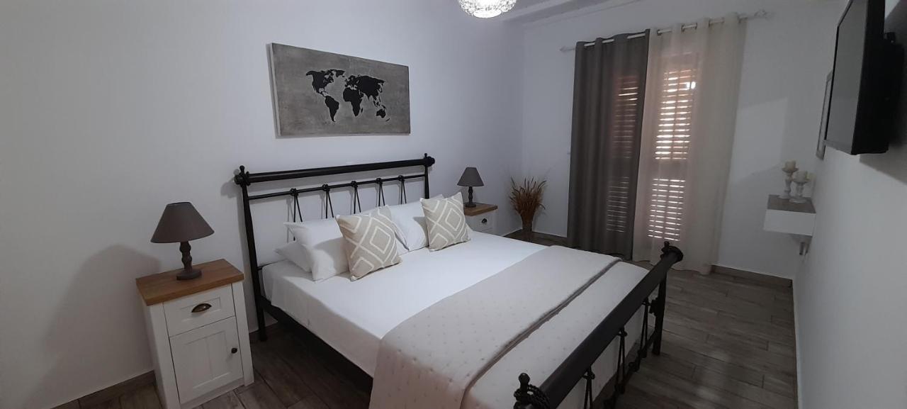 Appartement Alisachni à Kini Extérieur photo